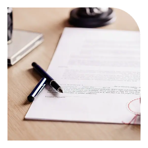 Documento e caneta sobre a mesa
